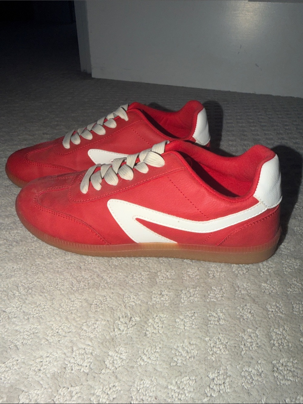 Women’s Red Dolce Vita Low Rise sneakers